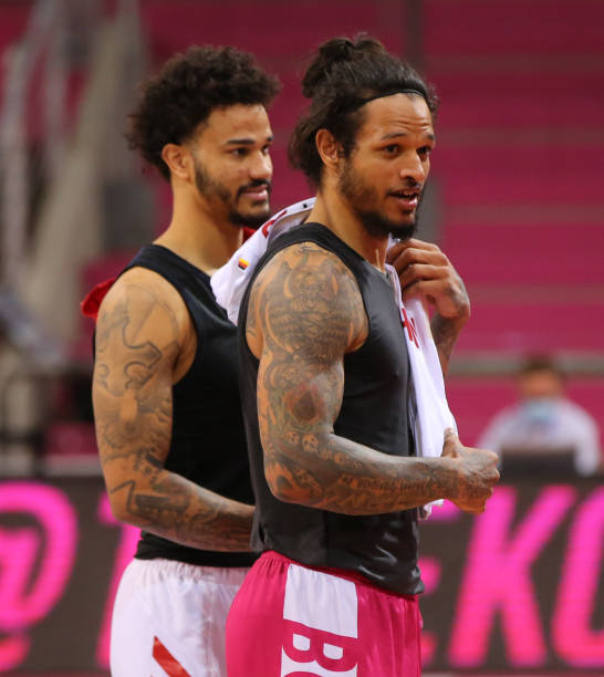 后防体系中 后防体系中